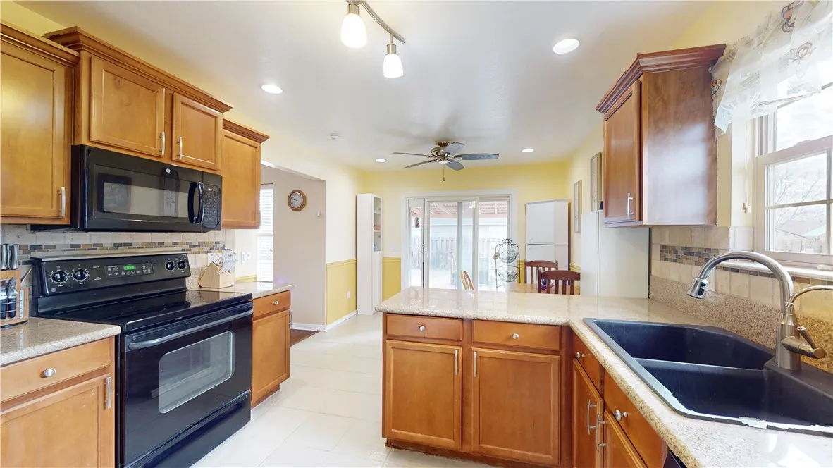 Centerton, Arkansas 72719, United States, 3 Bedrooms Bedrooms, ,2 BathroomsBathrooms,Residential,Pending,12405