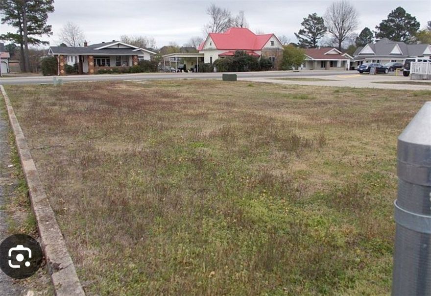 Prime Commercial Lot on High-Traffic Rogers Street – Clarksville, AR

Don’t miss this exceptional opportunity to own a highly visible commercial lot located on bustling Rogers Street in Clarksville, Arkansas. This prime location boasts high daily traffic counts, making it ideal for retail, office, food service, or service-oriented development.

The level, cleared lot offers excellent accessibility and visibility with road frontage on a major thoroughfare, just minutes from I-40, downtown Clarksville, and surrounding residential neighborhoods. Utilities are available at the street, and zoning allows for a variety of commercial uses.

Key Features:

High-traffic area with strong exposure

Excellent access and visibility

Utilities available

Zoned for commercial use

Minutes from I-40 and downtown Clarksville

Perfect for investors, developers, or business owners looking to capitalize on one of Clarksville’s most traveled corridors.