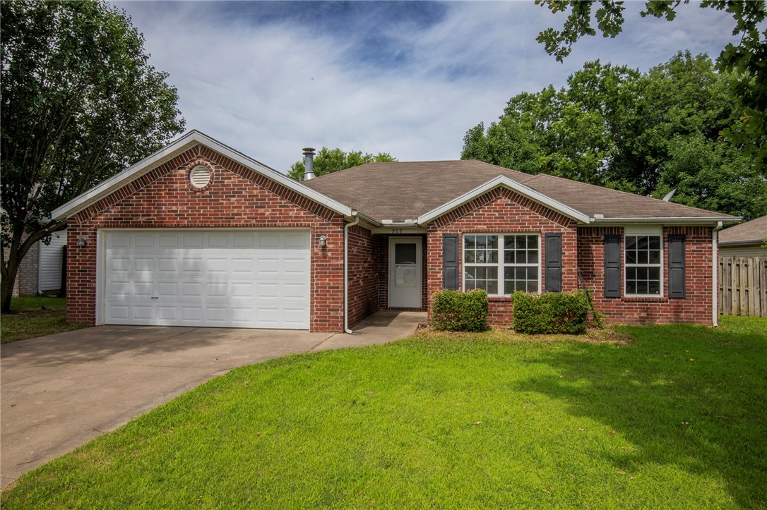 Great 3 bedroom 2 bath home. Living room has trey ceiling, fireplace and wood flooring. Eat in kitchen with lots of storage and pantry. All bedrooms have wood style flooring, Master bedroom has large walk in closet and bath features double sinks. Fenced back yard with covered patio.