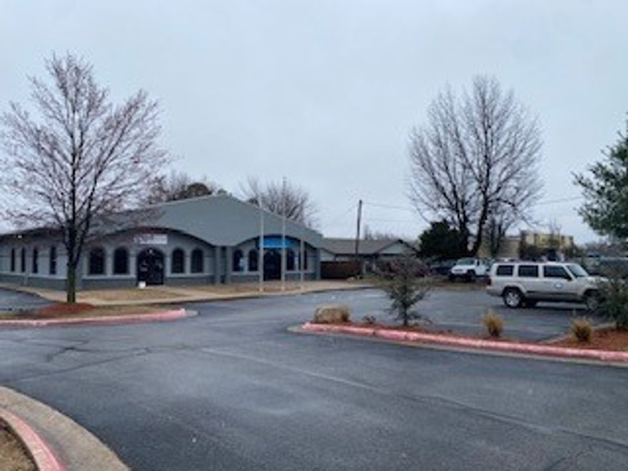 8,640 Sq Ft Building on 1.46 acre lot. Paved parking. Great for office, school, or retail.  Single or multi use.