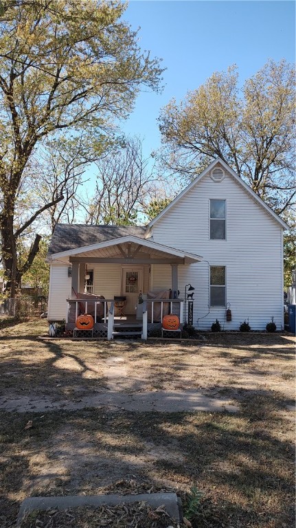 Cutie patootie is how to describe this home ready for you to settle in or use as a great rental. Kitchen has been updated with Stainless steel appliances and new sink, faucet and Granite counter tops! Nothing to be done here move you in right away or a Tenant for rental. Not much in the area jump on this ASAP! No showings until Monday Jan. 27,2025. Agent Owned.