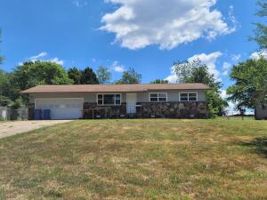 Nice 3 bedroom 2 bath home at edge of town. Nice view from front of home. Home has some fresh paint, nice covered back deck overlooking large back yard. Located on dead end street . Affordable price range! Age of home is an estimate.