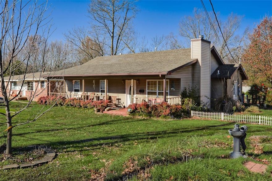 Perfect location and on just over half an acre. Within minutes to Crystal Bridges, Amazeum, 8th street
Market, and downtown Bentonville and all it has to offer. This is the perfect opportunity to get into the
heart of Bentonville. Great potential for rental, Airbnb, build a new home or homes since there is 2 lots. Or
a great home to live within .5/10’s of a mile to the Bentonville square and all it offers!