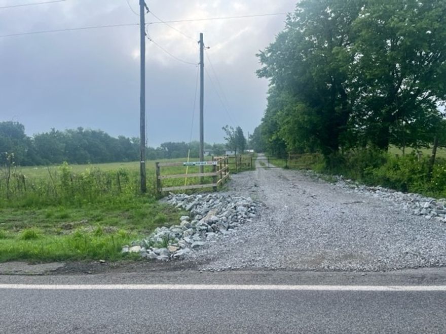 Tract 7 is located off of hwy 43 in western Benton County.  It's 4 acres and located off of paved road with electric and rural water at the street.  This tract provides an excellent opportunity to live in the country but have convenient access to Decatur, Gravette, Siloam Springs and the rest of NWA at an affordable price.