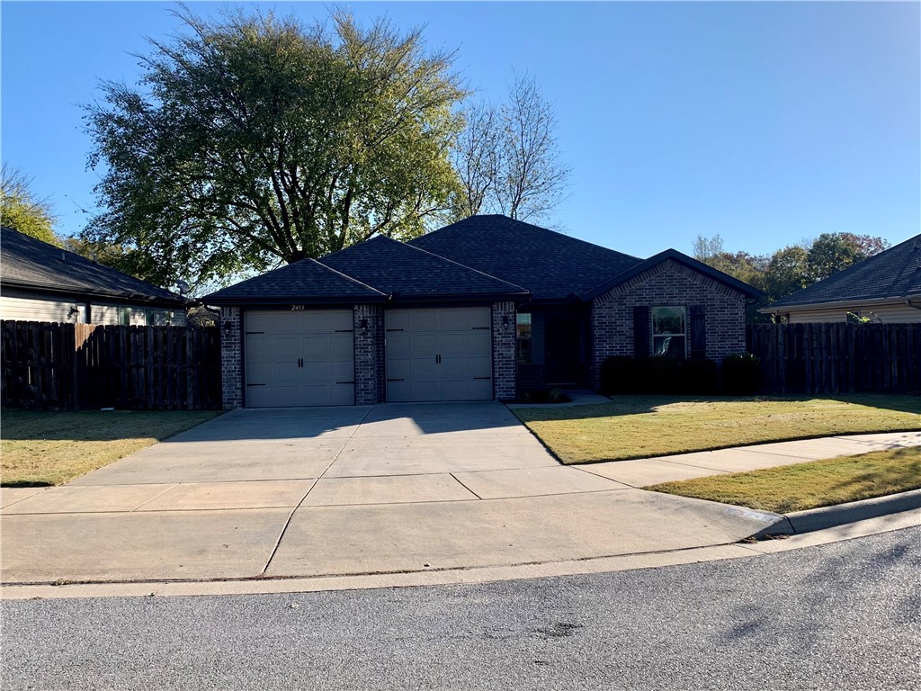 Excellent rental home in the heart of Rogers. Just minutes to Downtown Rogers, Lowell, Pinnacle Hills Promenade and much more! This home has lots of amenities like granite countertops, Jacuzzi tub w/ separate walk in shower in master, 2" faux wood blinds, 6 ft privacy fenced yard just to name a few.