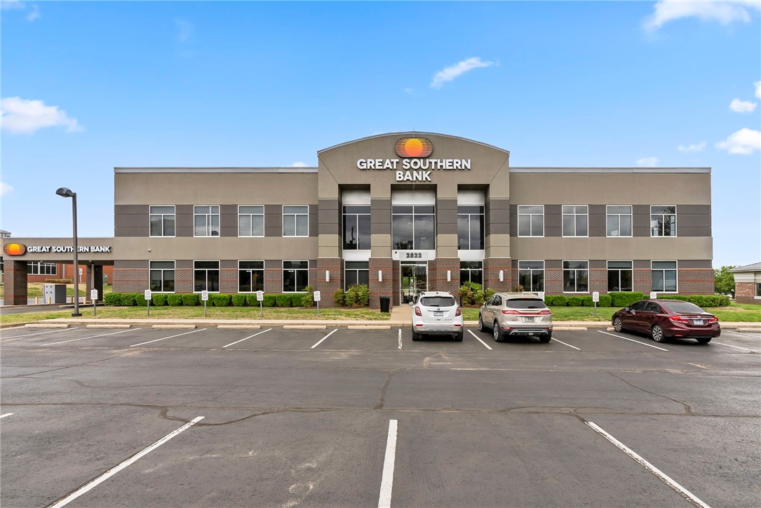 +/- 2,900 SF of extraordinary executive office space in the heart of coveted Pinnacle Hills in flourishing Rogers, Arkansas. This office space is on the second floor of a somewhat iconic office building - the Great Southern Bank building in Rogers, AR. This property has recently been painted on the exterior and has excellent curb appeal. The tall glass executive-style entry doors entering the first level make for a grand entrance. The building is equipped with stairs and an elevator. The restrooms are two nice common area restrooms. The common area is clean and professional. The best part of the space is probably the high ceilings combined with the floor to ceiling glass windows which provide for an expansive view of the beautiful Pinnacle Hills business district and views of I-49. The main highway corridor traveling thru NWA. Great exposure from I-49 for your business! Landlord to provide tenant choice of LVP flooring (from LL options) upon accepted lease terms and approved tenant.