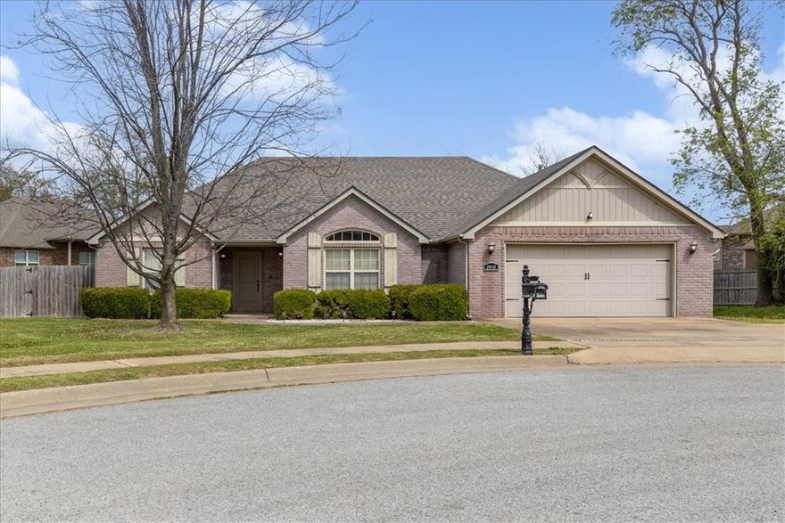 Beautiful details in this hidden Gem better than all the new construction. 3 large bedrooms with detailed ceilings throughout. Formal dining room is a great flex room with an alcove with lighting. Covered back porch, privacy fenced backyard .30-acre lot at the end of a cul-de-sac. Part of the up-and-coming Pea Ridge community. Wood look title floors. Separate laundry room.
Primary suite has huge walk-in closet, walk-in shower and jetted tub. When you view notice the ceilings.