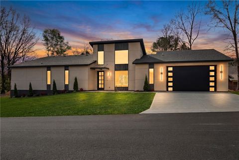 Photo of 27 Luncarty Lane, Bella Vista, AR 72715 (MLS # 1343677)