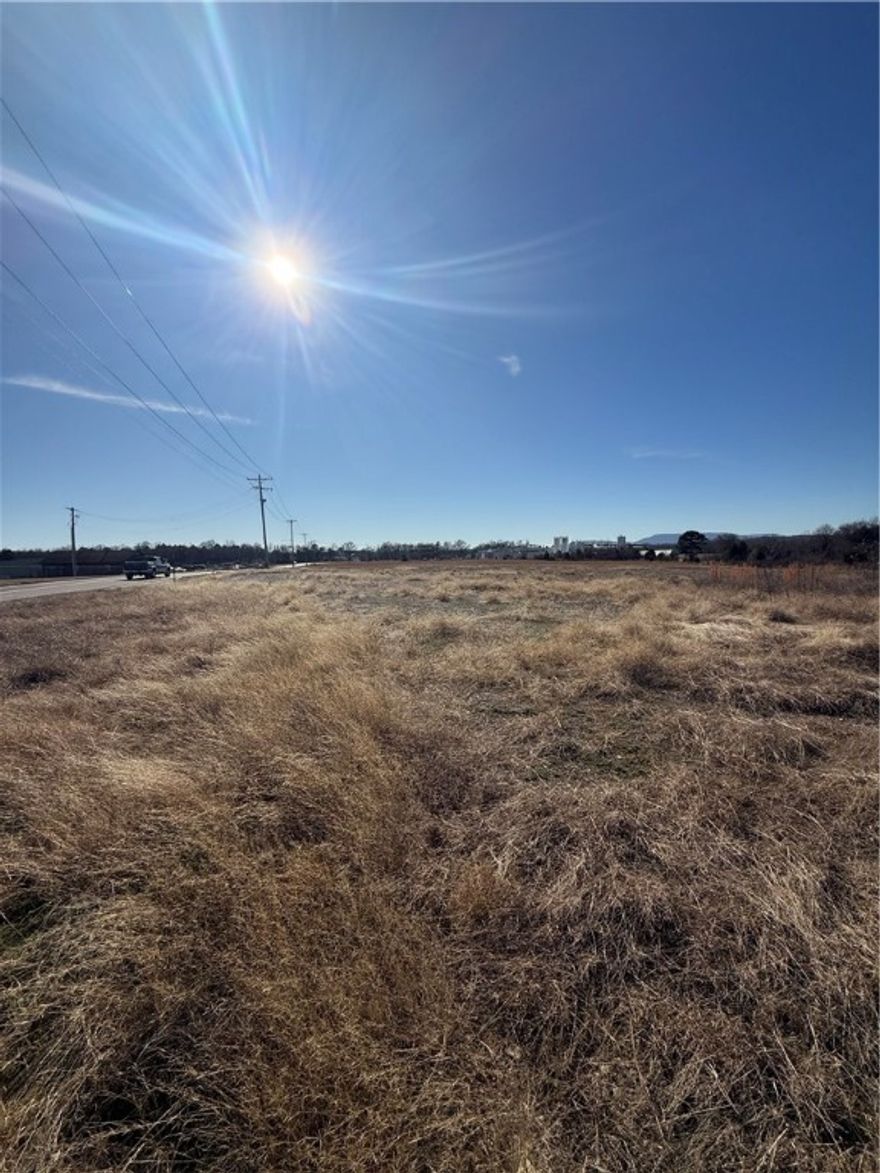 This rail-adjacent, shovel-ready site sits within an established industrial park next to aerospace and defense manufacturing and is fully served by Entergy Arkansas (electric), City Corp (water/wastewater), and Summit Utilities (natural gas), while also being located in a designated Opportunity Zone. The site offers exceptional multimodal access—1.7 miles from Interstate 40, 0.7 miles from US Highway 64 and AR Highway 124, 0.6 miles from Russellville Regional Airport, 78 miles from Bill and Hillary Clinton National Airport, 5.1 miles from the Port of Dardanelle, 82 miles from the Port of Little Rock, and 4.9 miles from D&R Short Line Rail—making transportation and logistics highly convenient for industry.