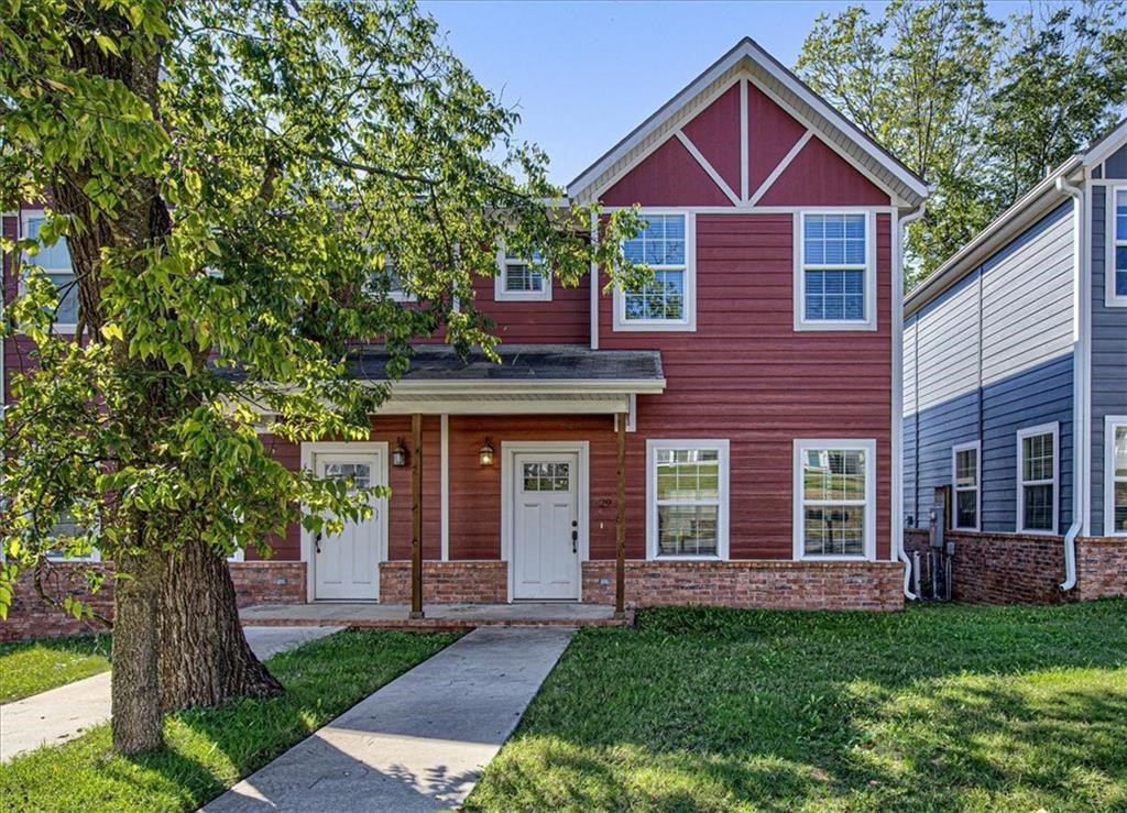 Only 2.3 miles away from U of A, this spacious 3-bedroom, 2-bathroom, 3,040 SQFT Duplex is perfect for college students or a family. You'll love the beautiful granite counters throughout, accent lighting, and other modern amenities. The large pantry and wrap-around counter in the eat-in kitchen provide ample counter and storage space. Additionally, there's a spacious dining room with a half bath. All wood and tile floors make for easy upkeep. Smoking and pets are not allowed. Don't miss out ā schedule a showing today and enjoy easy access to Fayetteville's numerous trails! Schedule a showing today!