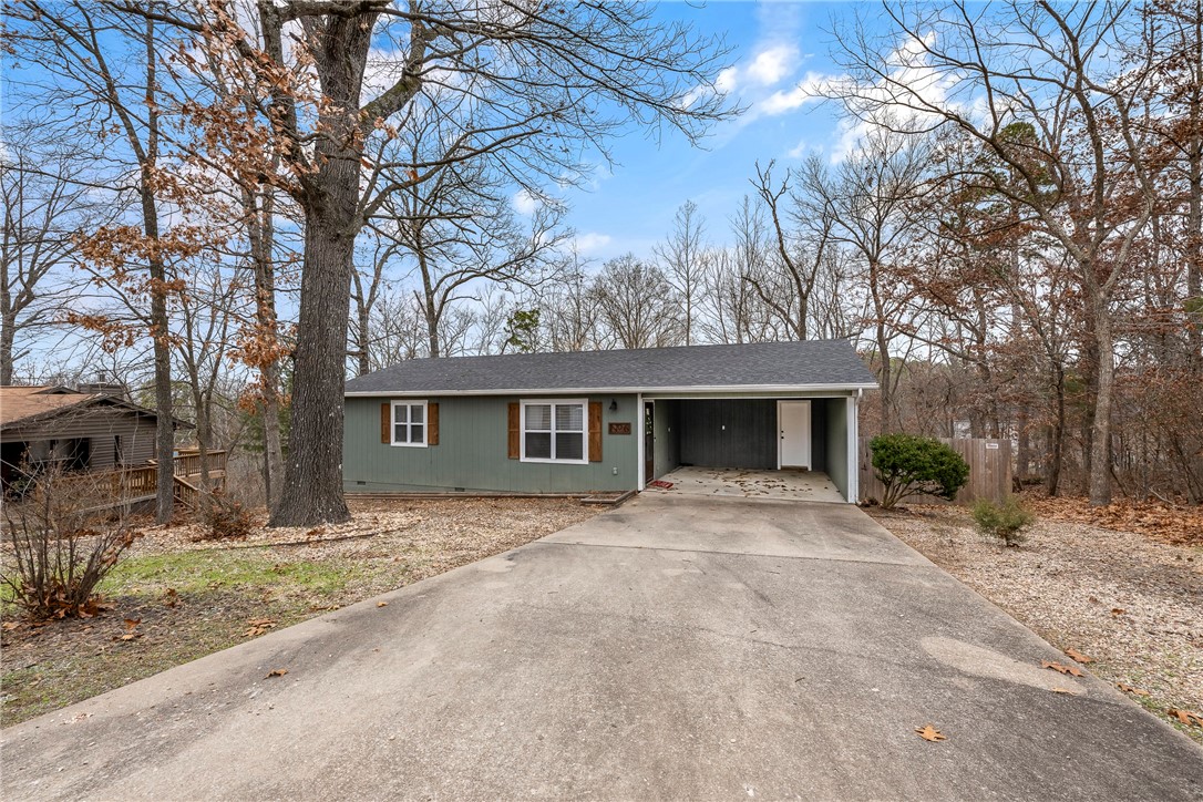 Perfect first-time buyer or investment property! Turn-key ready with no updates needed. Brand new HVAC unit in December 2024 and new roof in 2022. Whole home renovation in 2022 with nothing overlooked ā bathrooms, kitchen, flooring, paint, countertops, cabinets, lighting, etc. Wood privacy fence recently added on your spacious .39 acre lot backing up to the woods. Flex room off the living room makes a perfect office/study or formal dining room. Crawlspace and enclosed area under back deck provide ample storage. Quick access to US-71 for an easy commute into Bentonville. Refrigerator to convey. This home has all the charm youāre looking for in a hillside Bella Vista retreat. Come see it today before itās gone!