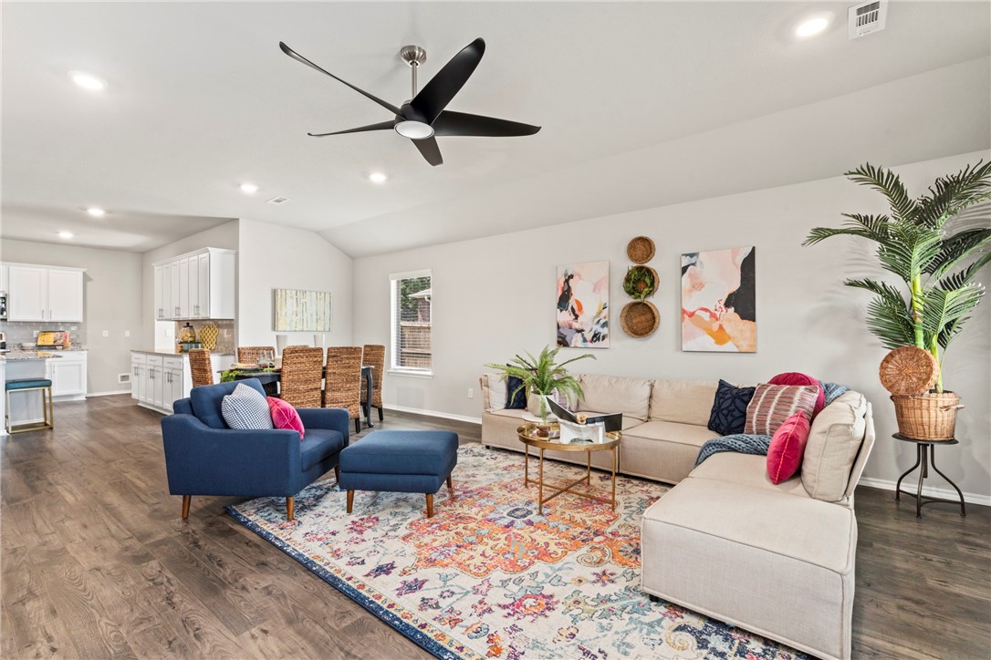 Pioneer Woods Sub Ph 4 Gentry - Residential
