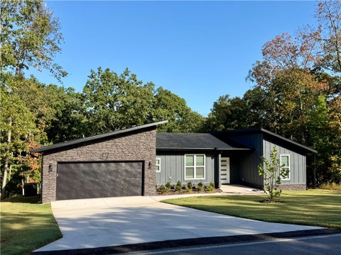 Photo of 47 Glasgow Drive, Bella Vista, AR 72715 (MLS # 1362119)