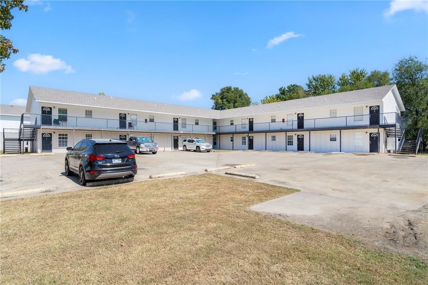 The Grove on Berry is fully renovated 42-unit multifamily property in downtown
Springdale, AR. This asset presents an exceptional investment opportunity. With high quality
interior finishes including full size washers and dryers and no deferred maintenance, this asset offers a true turnkey experience for investors. The property is currently achieving below-market rents,
providing a clear path for value appreciation as rental rates align with the growing
demand in Springdale. Additionally, its prime location ensures strong tenant appeal, with
walkable access to the Razorback Greenway, Downtown shopping and dining establishments, and Luther George Park, offering residents an active and convenient lifestyle. This opportunity presents investors the ability to realize immediate cashflow and exceptional upside. Downtown Springdale has benefited from tremendous investments in new developments, popular food and retail tenants, and several community projects.