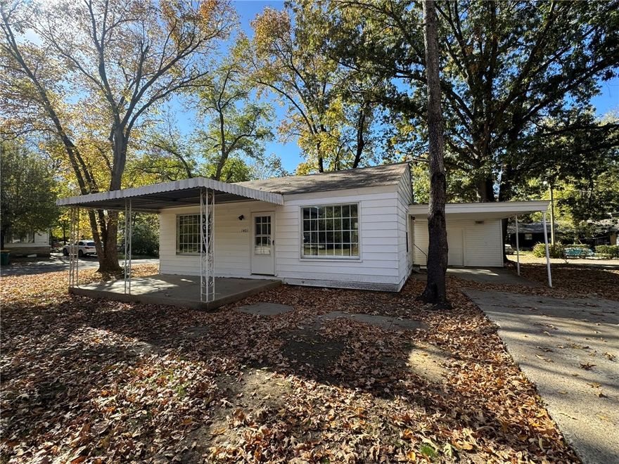 Charming 2-Bedroom Home Near Arkansas Tech University
This adorable home features beautiful floors, a spacious corner lot, and a carport with covered parking. Conveniently located close to campus, it’s perfect for students, first-time buyers, or investors alike!