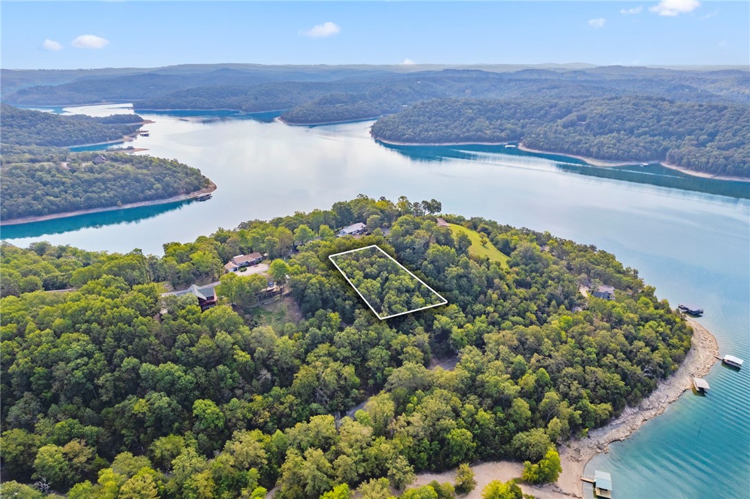 Discover absolutely stunning Beaver Lake views at this beautiful property. The buildable lot is an ideal
canvas for a dream home, or bring a vision to life with renderings and septic design available upon
request from the owner. Envision a lake lifestyle with endless possibilities where the beauty of nature and
a picturesque setting for your future home await.