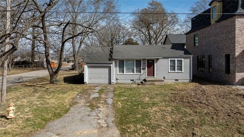 Single Family Residence in Bentonville AR 868 B Street 3.jpg
