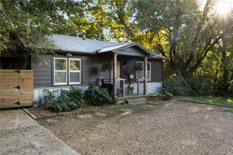 Photo of 7 Martin Luther King Jr Boulevard, Fayetteville, AR 72701 (MLS # 1325066)