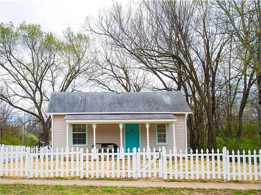 Rare opportunity to own a one-bedroom, one-bath cottage with an active short-term rental license that will transfer with the sale. This special little property offers great investment potential and plenty of charm. While it needs some work, it’s a unique chance to add value and create a standout getaway or income-producing property.