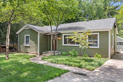 Photo of 843 N Olive Avenue, Fayetteville, AR 72701 (MLS # 1356580)