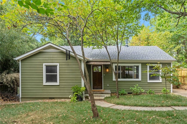 843 N OLIVE AVE, FAYETTEVILLE, AR 72701 - Image 0f3882b433c0dfbca88b4fc2daf24c55/3587807578