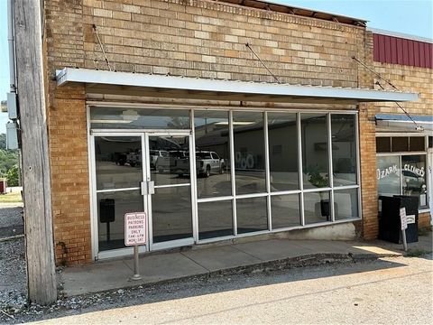 Photo of 105 S College Street, Huntsville, AR 72740 (MLS # 1330016)