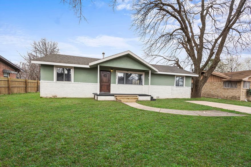 Move-in ready gem located in charming Siloam Springs! Enjoy a fresh, modern aesthetic with new paint, updated fixtures, and durable LVP flooring throughout. Practical eat-in kitchen, boasting updated cabinetry and sleek stainless steel appliances. Smart and functional floorplan offers generous bedrooms with plenty of natural light. Massive flex space adapts to your lifestyle whether it's an office or high-energy game room. Home has been optimized for efficiency and longevity with newer roof, newer HVAC system, newer water heater and storm shelter for ultimate security and peace of mind. Detached shop is a dream for hobbyists or those needing extra storage, which comes equipped with an overhead door for vehicles/machinery and a standard walk-thru door for easy access. Just moments away from the brand-new WOKA trail system, perfect for weekend adventures. From the fresh finishes to the massive shop, this is the one you’ve been waiting for!