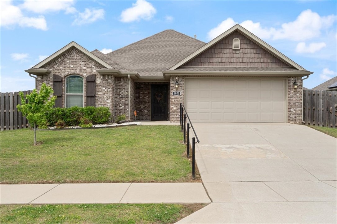 This is a beautiful move in ready modern home in a great location! Close to Centerton Gamble Elementary School and Bentonville West High School. It is a Riverwalk built home, all brick with a split 3 bedroom floor plan, featuring a gas fireplace, all granite countertops, stainless steel appliances, vaulted ceilings and trayed ceiling in Primary Bedroom, double vanities in ensuite, walk in closets, large panty, crown molding, a covered patio to relax and more. Close to walking and biking trails, parks, playground, dog park and the future Centerton Community Center! Refrigerator, Washer and Dryer convey.
