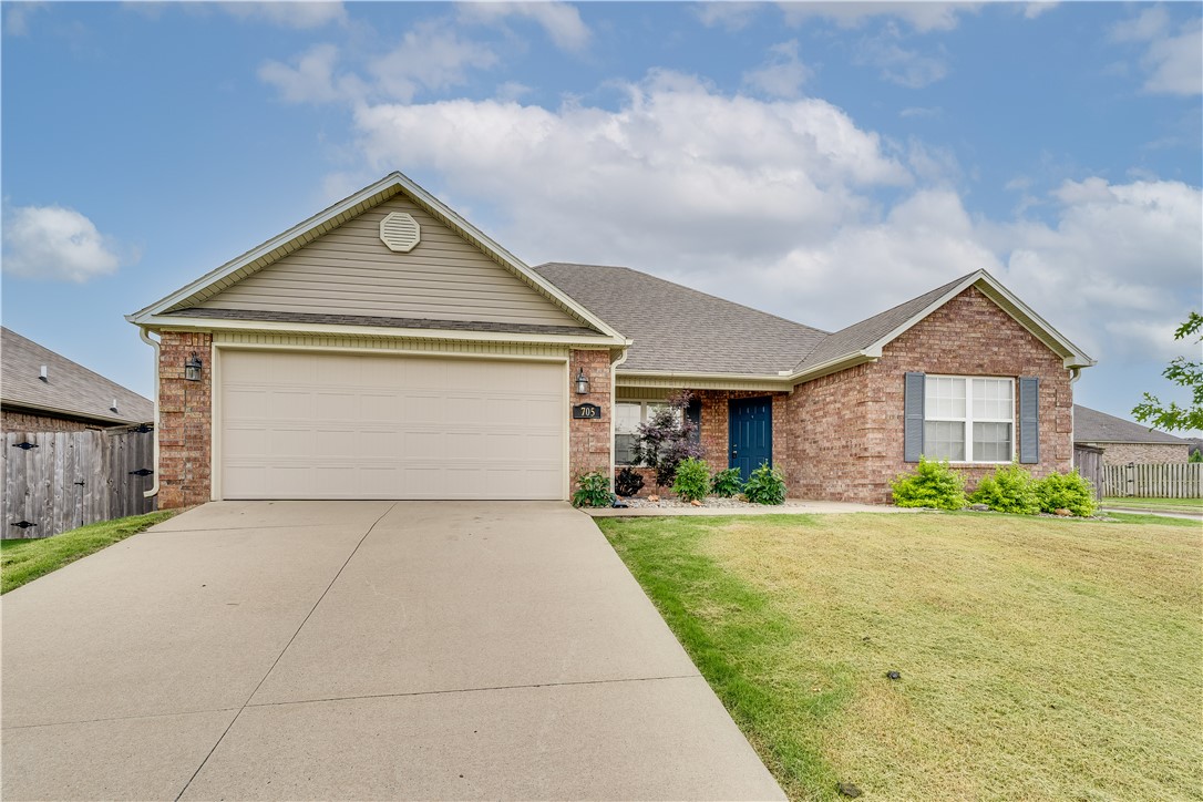 4bed/2bath single family home for rent in Bentonville. Washer, dryer, and refrigerator also included with the home. 1 year minimum lease required. Pets are negotiable.