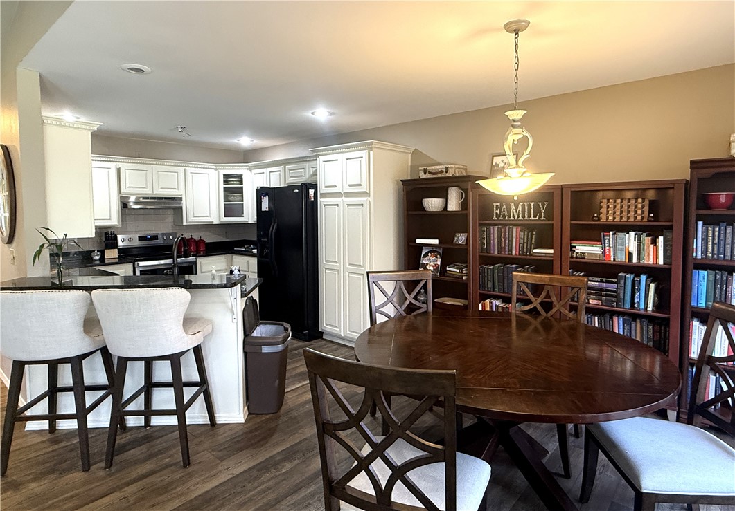 Skyline Manor Unit Iii - Residential