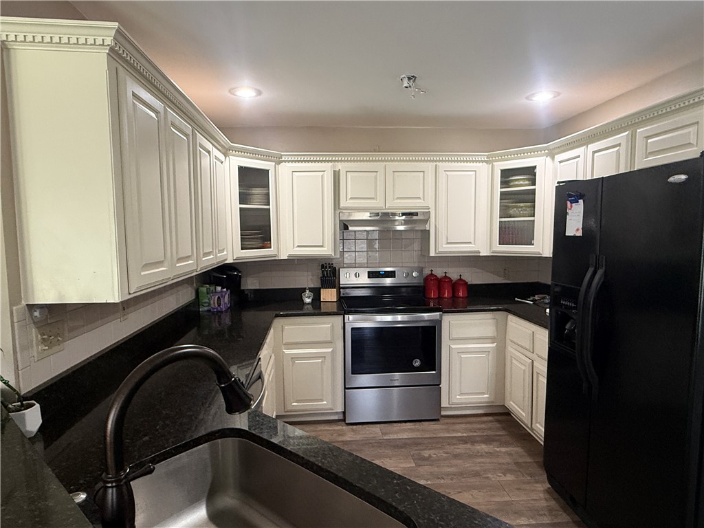 Skyline Manor Unit Iii - Residential