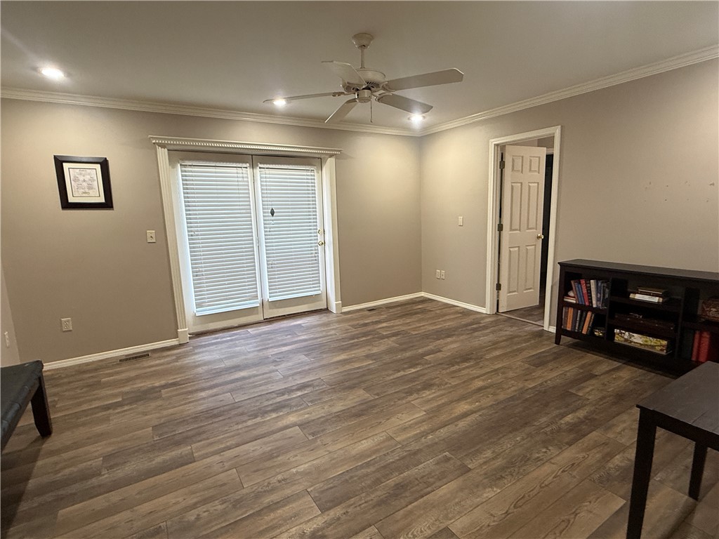 Skyline Manor Unit Iii - Residential