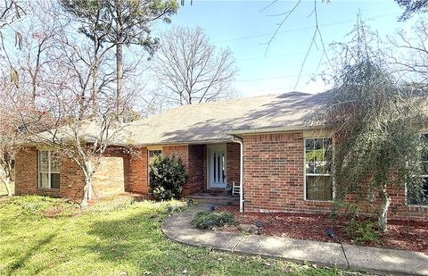 Photo of 1403 Skyline Vista Court, Russellville, AR 72802 (MLS # 1339508)