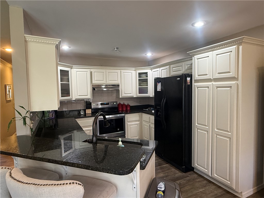 Skyline Manor Unit Iii - Residential