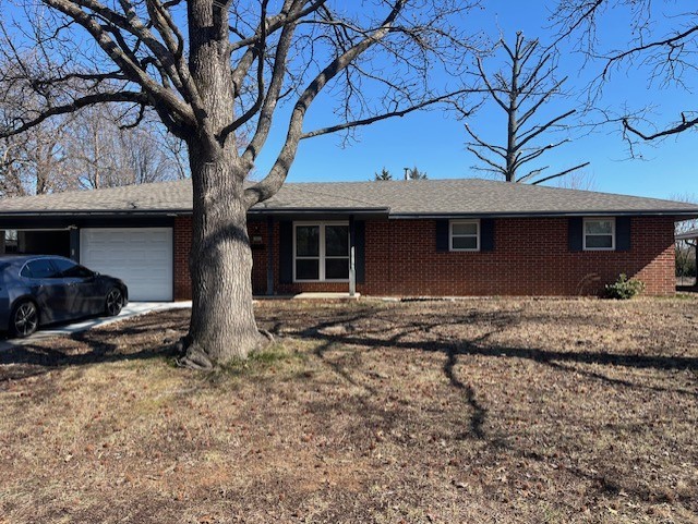 This is a great find! 3 bedroom 2 1/2 bath, 2 car garage in Springdale. Established neighborhood with spacious rooms, fresh paint and new appliances. A lot of built ins for plenty of storage. Large fenced in backyard with a 22 X 36 Shop! Covered back patio area. Close to schools, restaurants and convenient to I49.