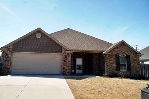 381 Holly Street Centerton AR 72719