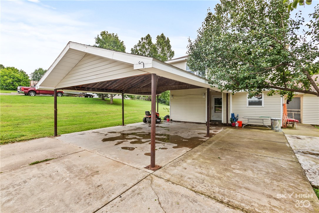 Holy Huntsville! Talk about a big bang for your buck! 4 bed 2/1 bath 2099 sq ft. Ready for the whole family, and your mother in law! Open kitchen plan, leads to a laid back living room of tranquility. A bonus "man cave" or room is ready to entertain your friends! Lets not forget about the 1.44 acres big enough to play all the cornhole a cornholer can possibly play. Located directly off the highway, this is the perfect location! Folks, do not let this gem pass you by. This home is ready to move into! Seller will pay closing costs with acceptable offer!