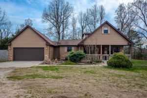 Beautiful & Cozy! This 3 bedroom 3 bath home sitting on 3.54 Acres has the most peaceful and private setting! Home includes hardwood floors, tile counter tops, large utility room, spray foam insulation and 18x24 Metal Barn! Beautiful Rock beds in the front with landscaping!