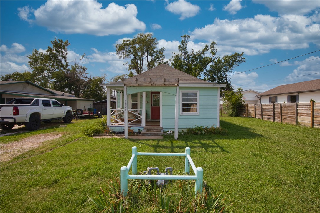 Great first home opportunity! Adorable 2 bed, 1 full bath home nestled in the heart of NWA, offering easy access to Downtown Rogers. Close to schools & parks. The kitchen is nicely updated with modern appliances. Beautiful original hardwood floors give this home a classic feel that can't be beat. The fenced-in backyard offers privacy, making it the perfect spot for outdoor activities, gardening, or just relaxing! New HVAC, water heater 2024, amazing opportunity for investing or first-time home buyers.