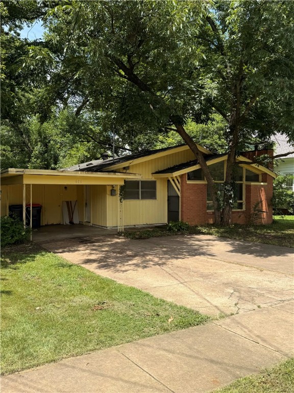 Mid-Century Home for Sale – Great Investment or First-Time Buyer Opportunity for $120,000
Looking to grow your investment portfolio? Don’t miss this opportunity! This 3-bedroom home is ideally located near downtown Russellville, close to the hospital, schools, and shopping centers.
Sitting on a 0.25-acre lot, the property needs a little TLC—but with the right updates, it has great potential for rental income or resale value. The HVAC system was replaced less than 7 years ago, saving you a major expense upfront.
Whether you're a seasoned investor or just starting out, this property is a solid addition to any real estate portfolio.
SOLD AS IS