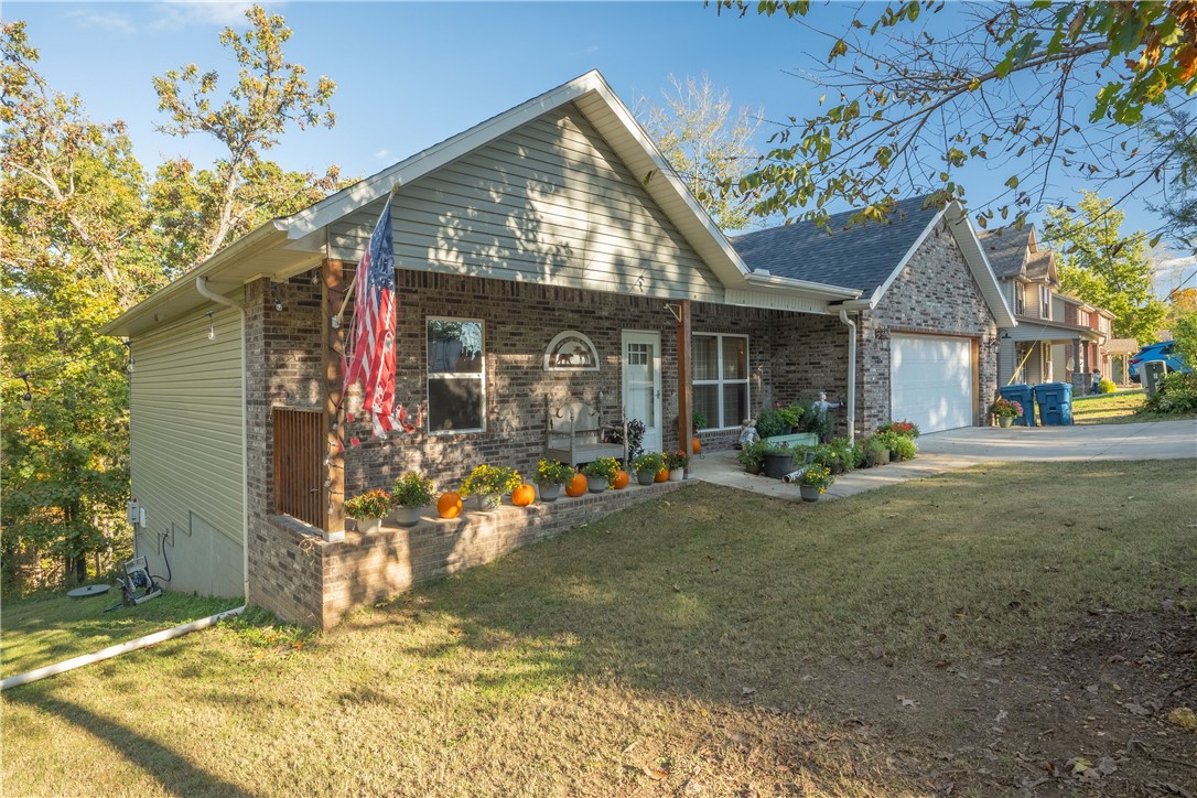 Built in 2020 and tucked into wooded privacy, this 3 bed, 2 bath, 1,689 sq ft home pairs an open living/dining/kitchen with easy indoor-outdoor living: covered front porch for morning coffee and a covered back deck for evening unwind. Practical perks include a 2-car attached garage and crawl space. Minutes to the best of Bella Vista: Back 40 Metfield trailheads and skills park (~6ā8 min), Tanyard Creek waterfalls (~8ā10 min), Blowing Springs (~8ā10 min), Cooper Memorial Chapel (~10ā12 min), Bella Vista Lake (~12ā15 min), and Crystal Bridges in Bentonville (~18ā22 min). Offered at $355,000 on 0.43 acresā See MLS #1327201 or $385,000 with an additional lot featuring a firepit and garden area, bringing the total to 0.82 acres.