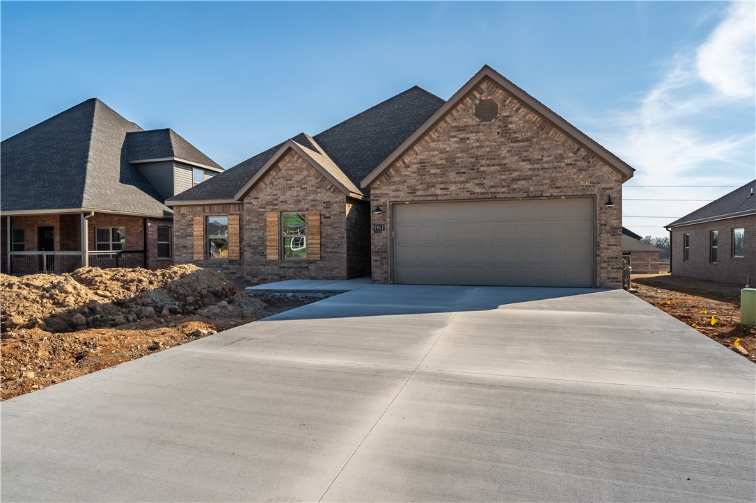 Looking for a home in one of the fastest growing areas of NWA? Take a look at this stunning new construction, all brick home in Centerton! Kitchen area has beautiful white cabinets to go along with granite countertops. Master bathroom has a custom tile shower with extremely large master closet. Huge bonus room upstairs. Enjoy an evening on the covered patio and have peace of mind with a builders warranty from a great local builder. Builder offering up to $12,000 in buyers concessions & up to $3,500 with preferred lender.