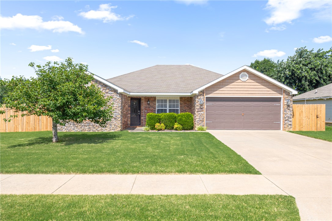 Photo 1 of 32 — 5410 SW Regent Road, Bentonville, AR 72713