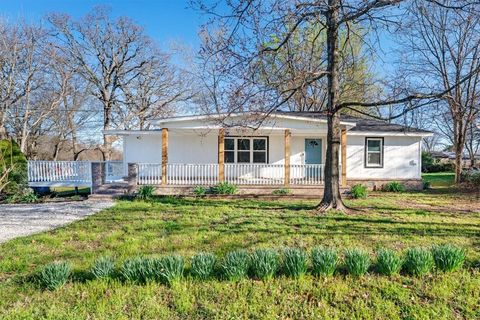 Photo of 134 Mcculloch Street, Pea Ridge, AR 72751 (MLS # 1339374)