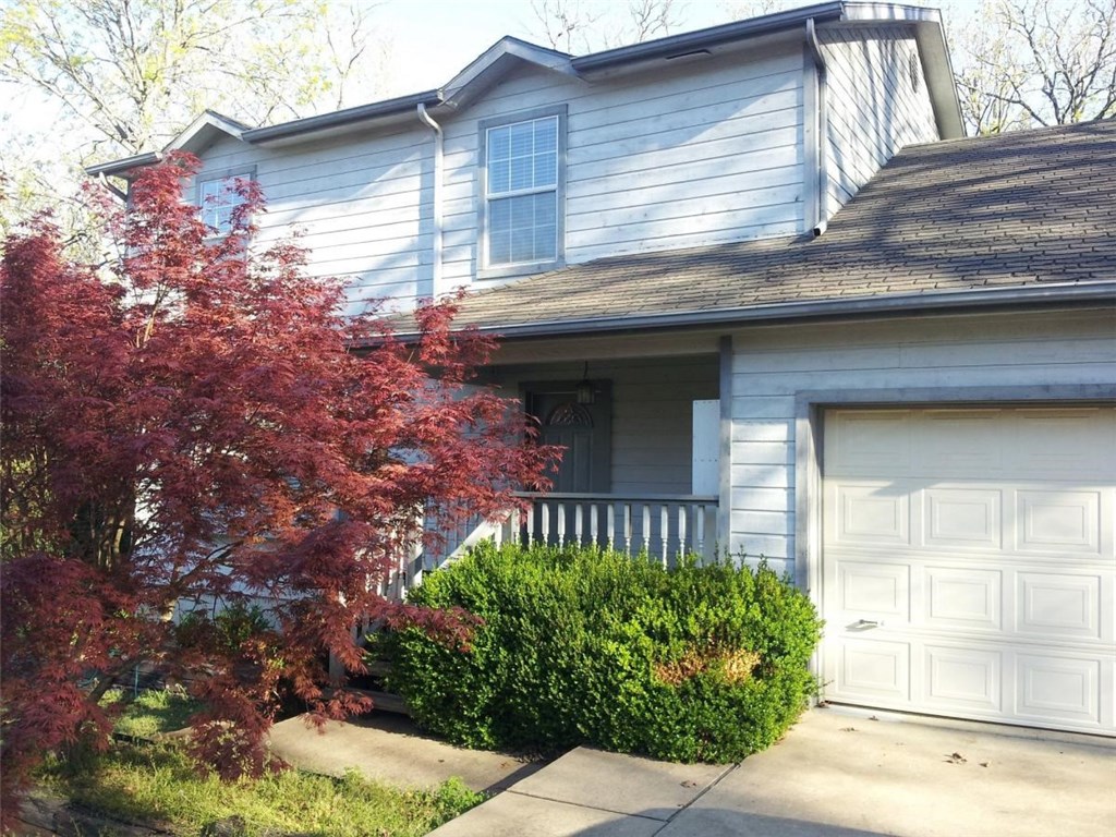 POOL IS NOT ATTACHED. RENT INCLUDES ACCESS TO SUNSET WOODS POA POOL AND TENNIS COURT. NO ON-STREET PARKING ALLOWED IN FRONT OF HOUSE. BRAND NEW PAINT AND CARPET THROUGHOUT HOME. WITHIN WALKING DISTANCE TO THE CAMPUS!