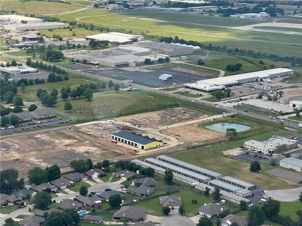 Bieker Bus Center - Land