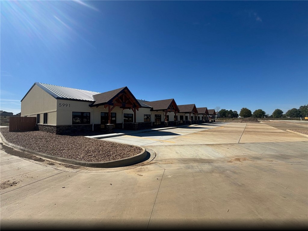 Bieker Bus Center - Land