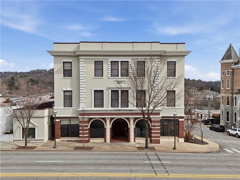 2 N College Avenue Fayetteville AR 72701