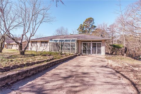 Photo of 110 Shelton Drive, Eureka Springs, AR 72632 (MLS # 1331970)