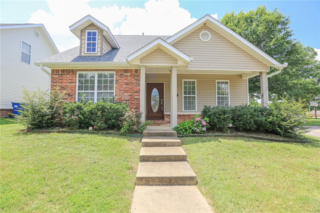 Gorgeous home in the highly desirable Allencroft Subdivision. 3 Bedrooms, 2 full baths downstairs. 19x20 bonus/game room with wet bar upstairs. All new flooring, Granite countertops, gas insert fireplace in living area. Rear entry garage. Next to the Community park and basketball court. Neighborhood is conveniently located near bike trails, city parks, and museums.